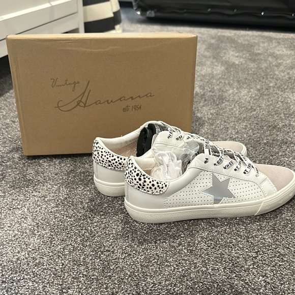 Vintage Havana White Sneakers with Star Detail - Picture 1 of 2